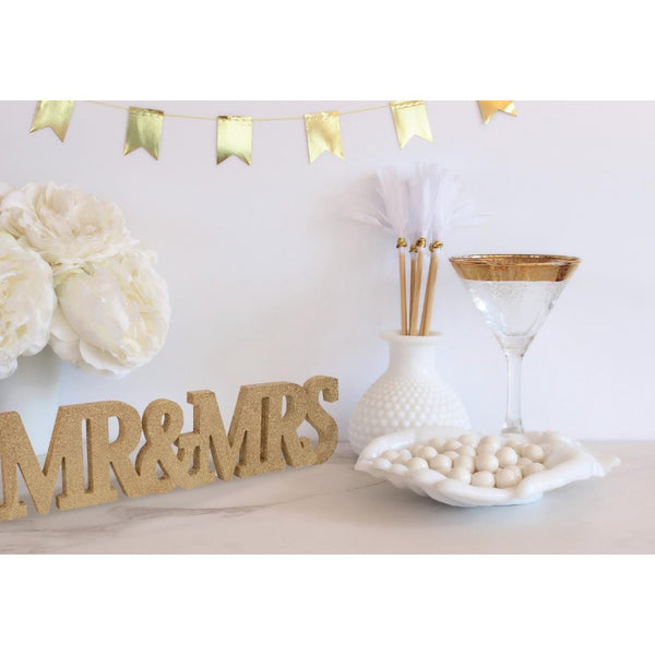 MR & MRS WOODEN LETTER SIGN (13.5 X 55.8 X 2.2CM)